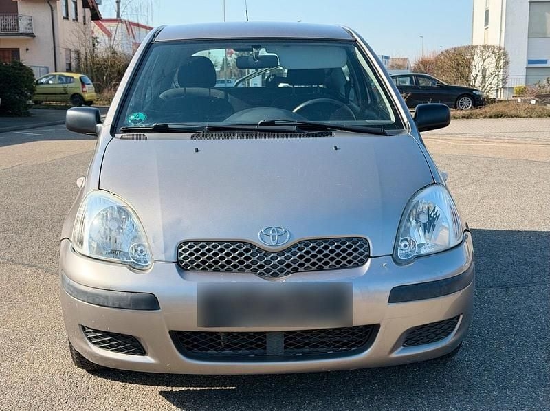 Gebraucht Toyota Yaris 65 PS (47 kW) 2003 Silber Kleinwagen