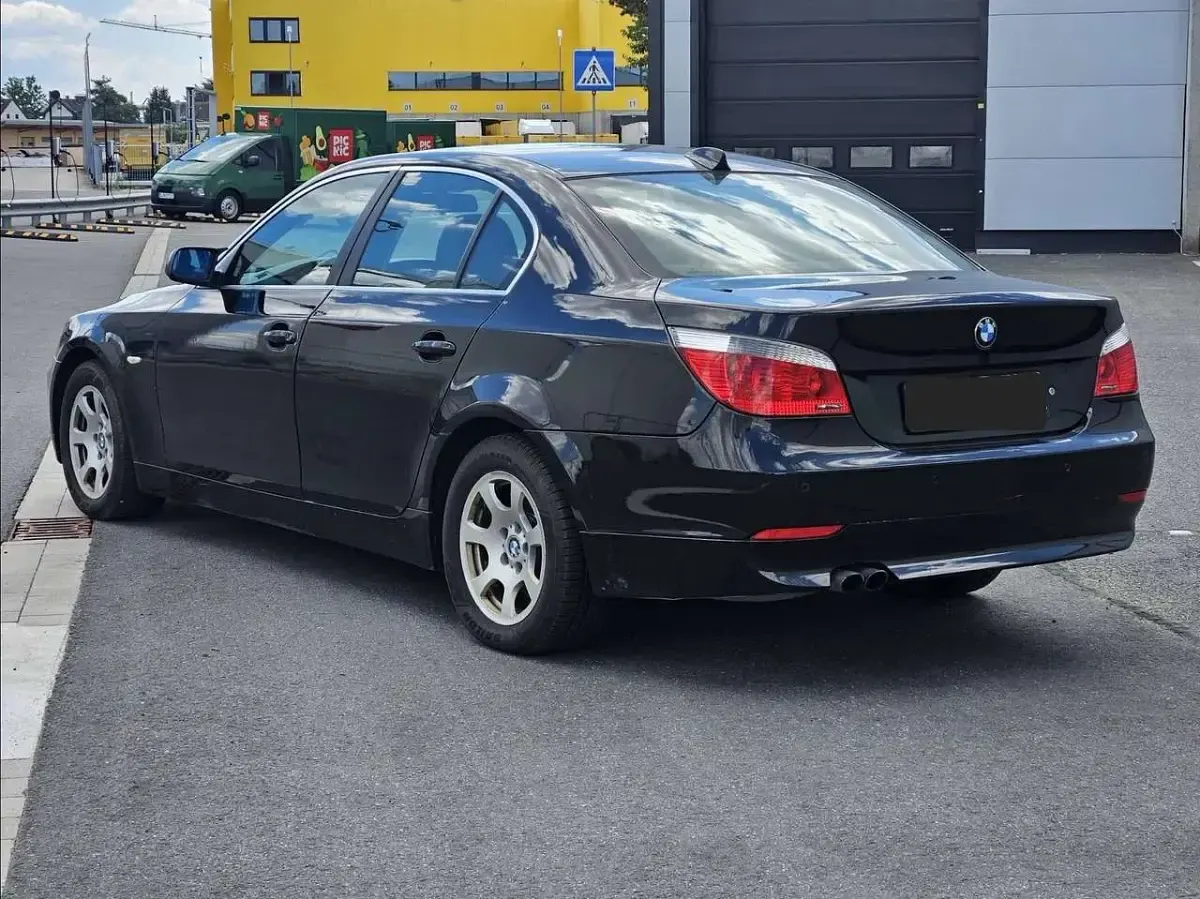 Gebraucht BMW 523 177 PS (130 kW) 2006 Black sapphire metallic Limousine