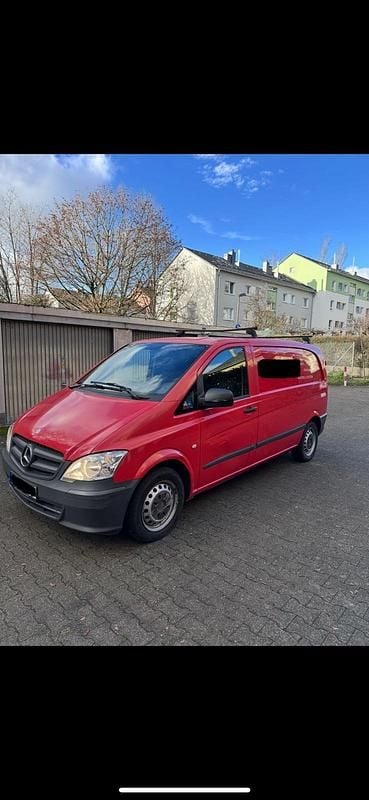 Rot Gebraucht 2012 Mercedes Vito Van | 6.999 € - Bild 1/4