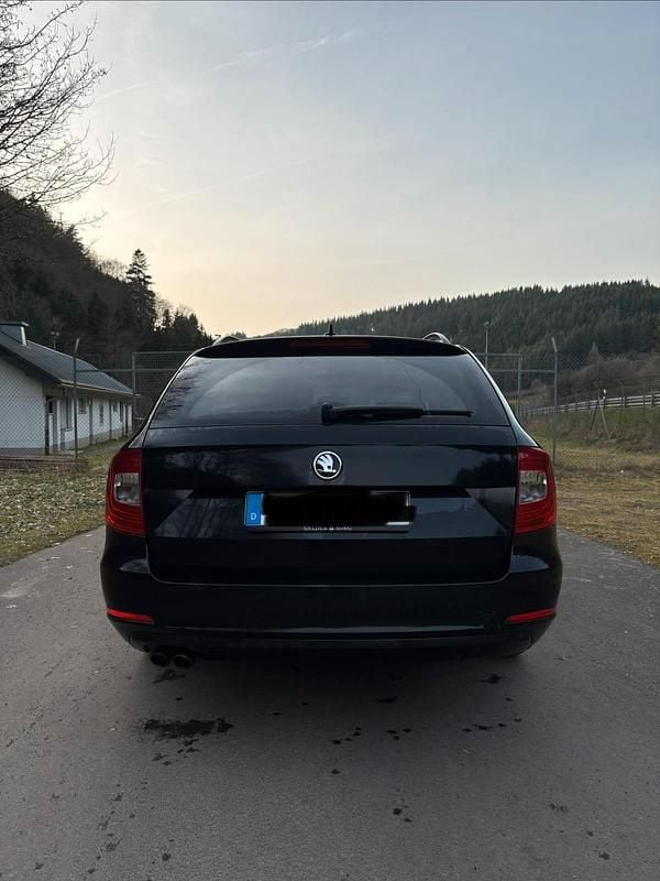 Gebraucht Skoda Superb 170 PS (125 kW) 2015 Schwarz Kombi