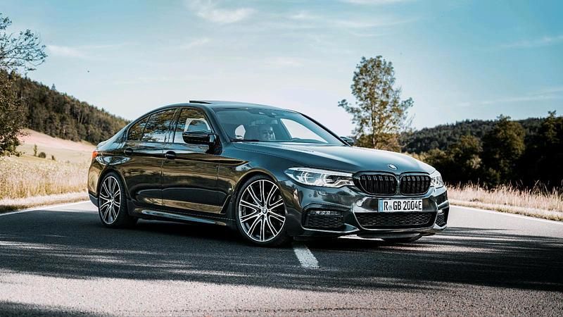 Grau Gebraucht 2019 BMW 530e iPerformance Limousine | 27.500 € (Teuer) - Bild 1/4