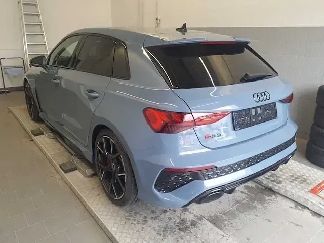 Gebraucht Audi RS3 Sportback Premium 400 PS (294 kW) 2023 Kemoragrau metallic Kleinwagen