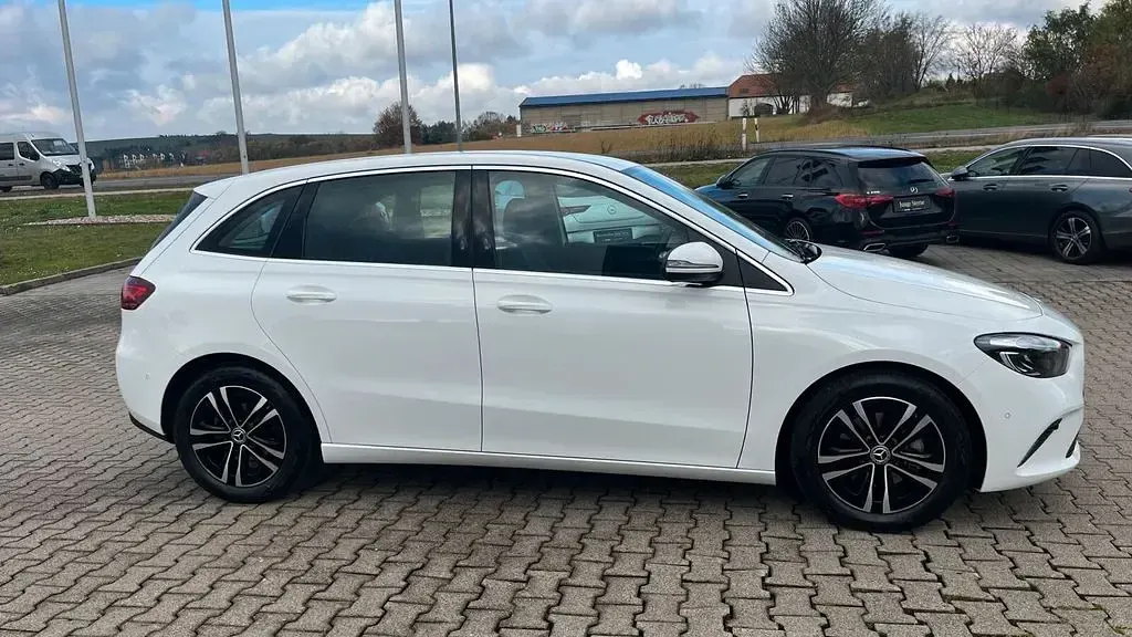 Gebraucht Mercedes B180 Advanced 136 PS (100 kW) 2024 Weiß Van / Kleinbus