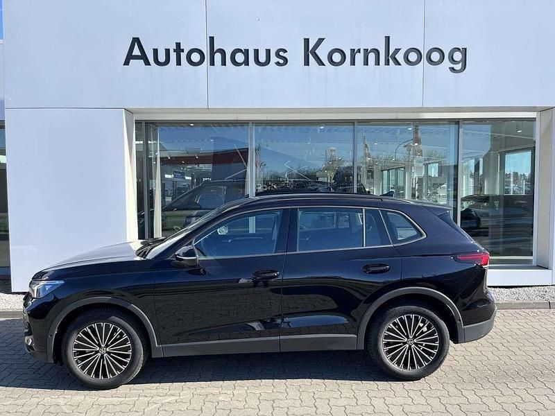 Deep black Gebraucht 2024 VW Tiguan Life SUV | 37.490 € (Teuer) - Bild 1/4