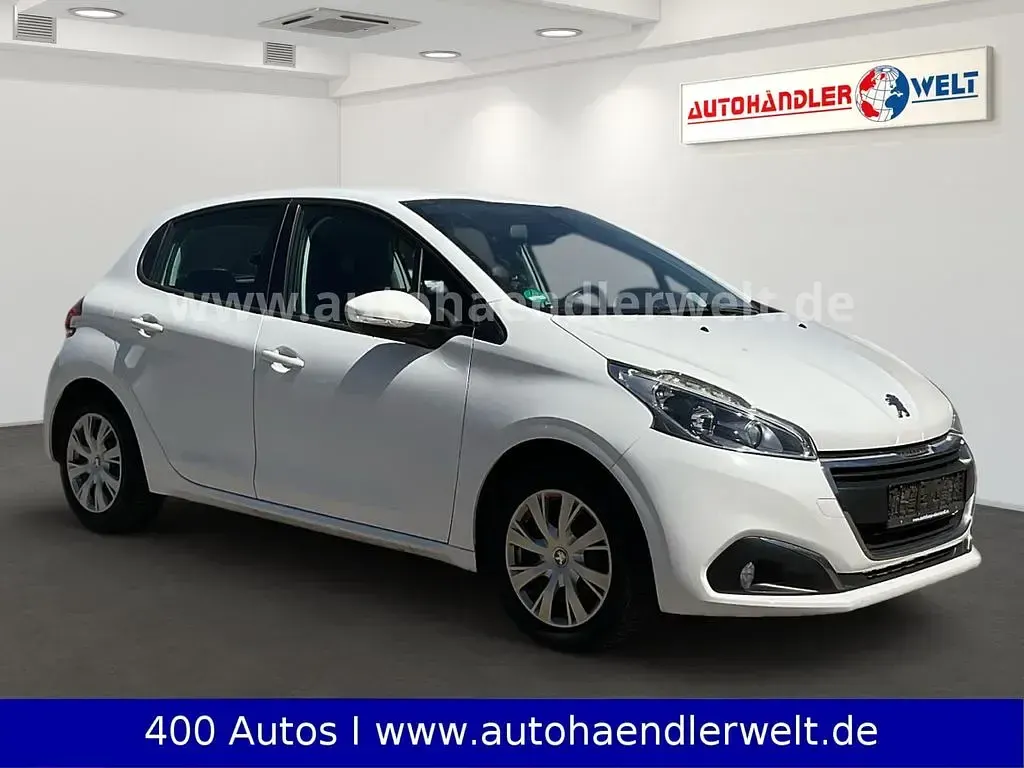 Gebraucht Peugeot 208 Active 82 PS (60 kW) 2017 Weiß Kleinwagen