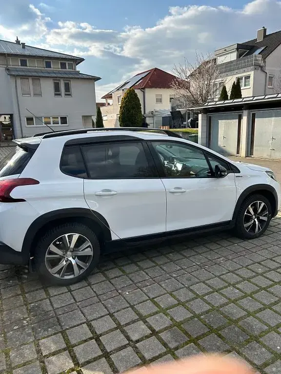 Gebraucht Peugeot 2008 Allure 120 PS (88 kW) 2017 Weiß SUV