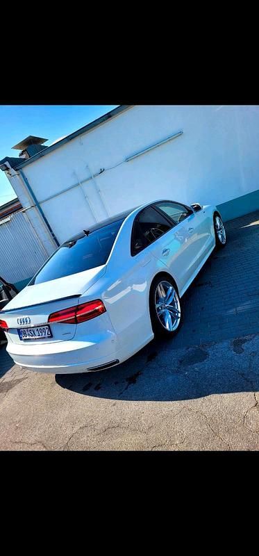 Weiß Gebraucht 2015 Audi A8 Design Limousine | 23.999 € - Bild 1/4