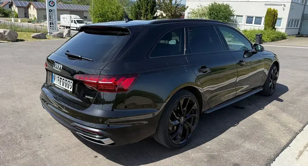 Gebraucht Audi A4 Advanced 190 PS (139 kW) 2020 Schwarz Kombi