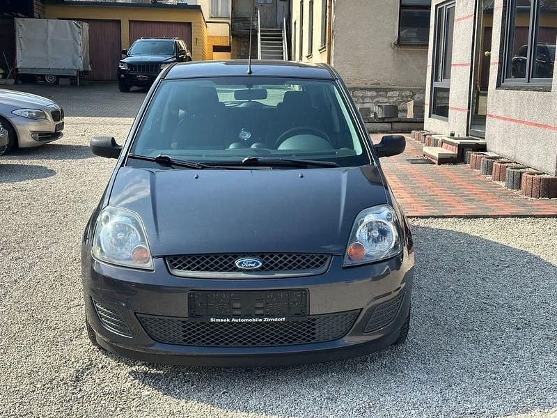 Gebraucht Ford Fiesta Ambiente 69 PS (50 kW) 2007 Grau Kleinwagen