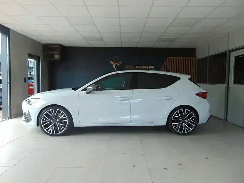 Gebraucht Cupra Leon VZ 301 PS (221 kW) 2024 White (metallic) Limousine