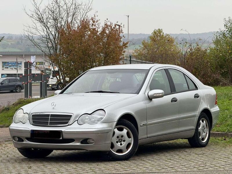 Silber Gebraucht 2003 Mercedes C200 Avantgarde Limousine | 2.500 € (Fairer Preis) - Bild 1/4