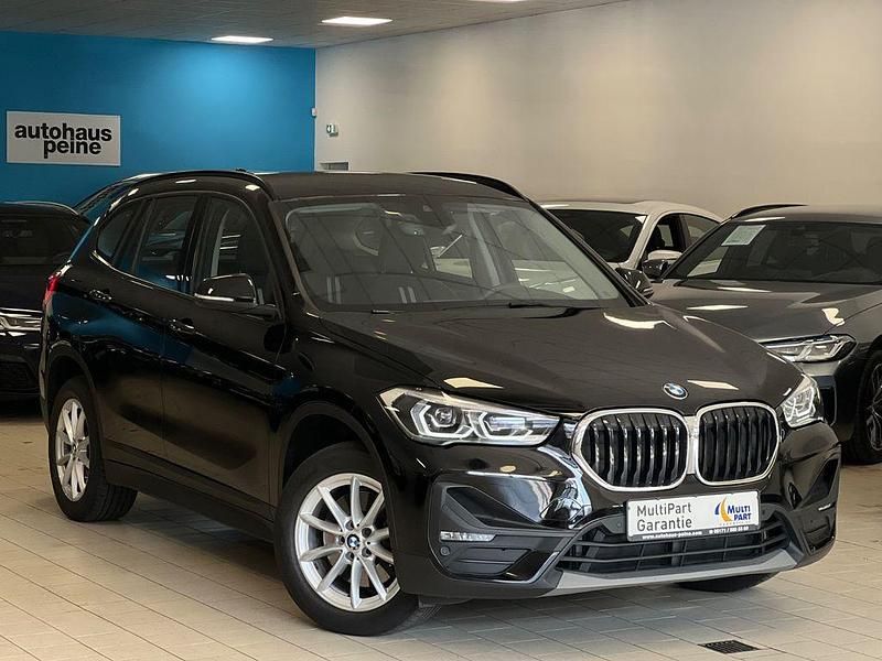 Schwarz Gebraucht 2021 BMW X1 Performance SUV | 21.979 € (Guter Preis) - Bild 1/4