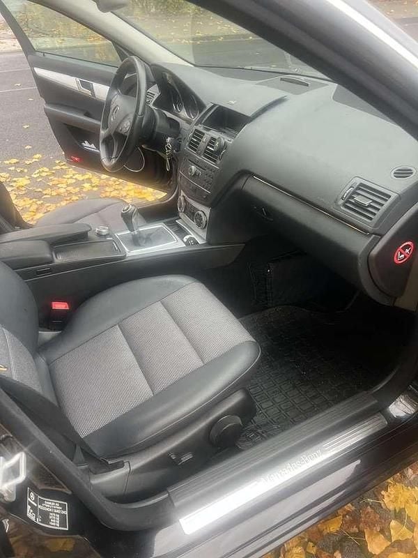 Gebraucht Mercedes 200 184 PS (135 kW) 2010 Schwarz Limousine