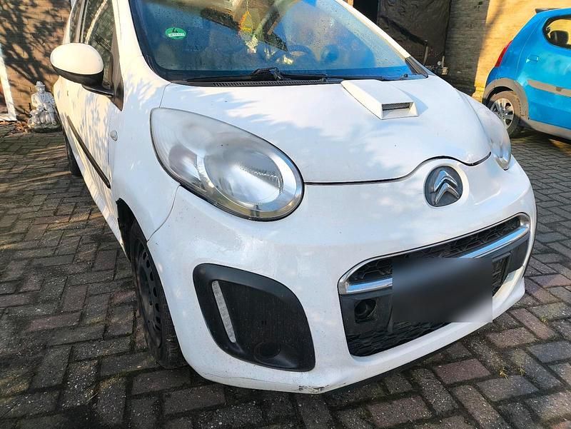 Weiß Gebraucht 2012 Citroën C1 Kleinwagen | 1.600 € - Bild 1/4