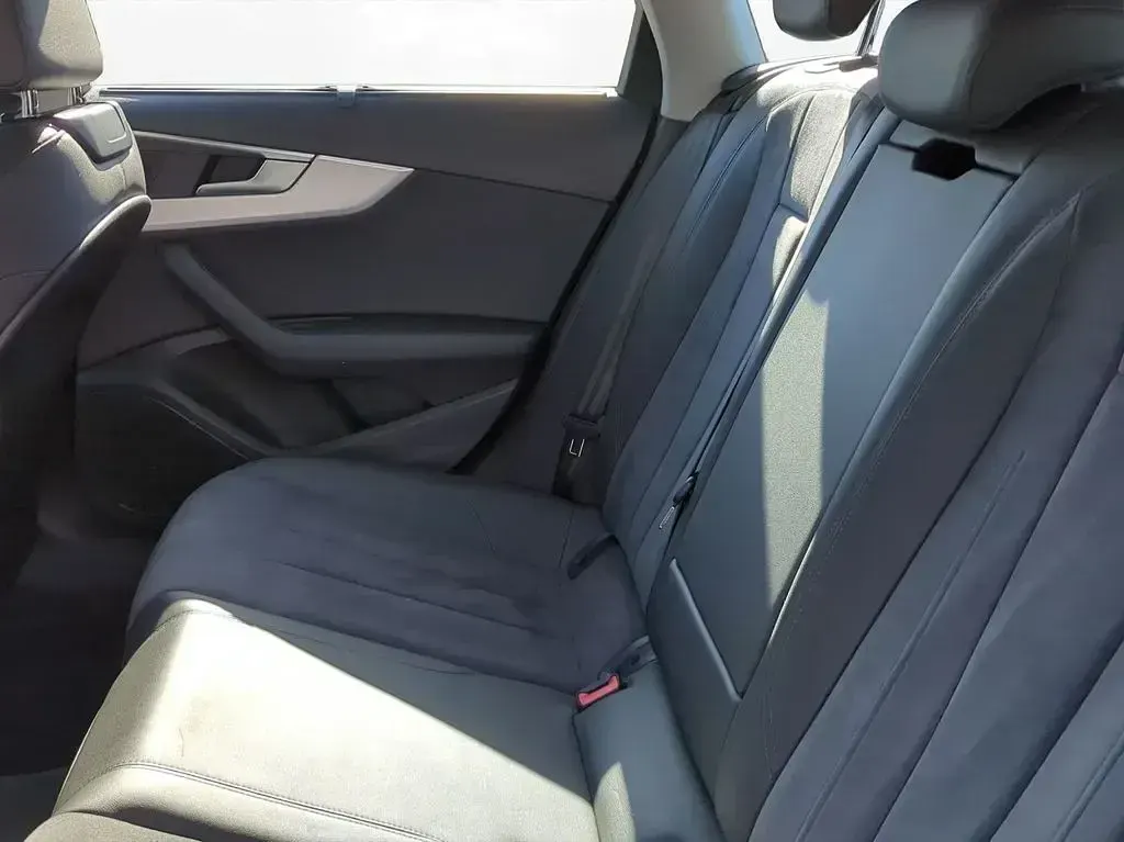 Gebraucht Audi A4 Advanced Plus 163 PS (119 kW) 2023 Brillantschwarz Kombi