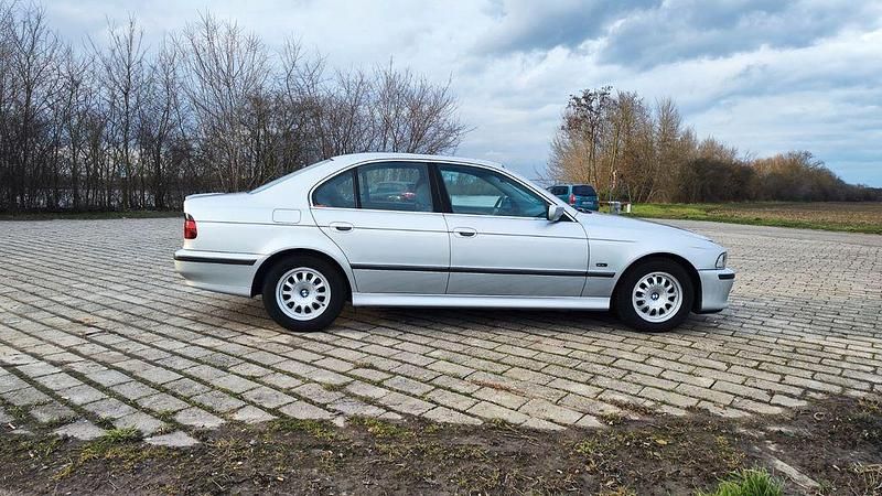 Gebraucht BMW 520 150 PS (110 kW) 1999 Silber Limousine