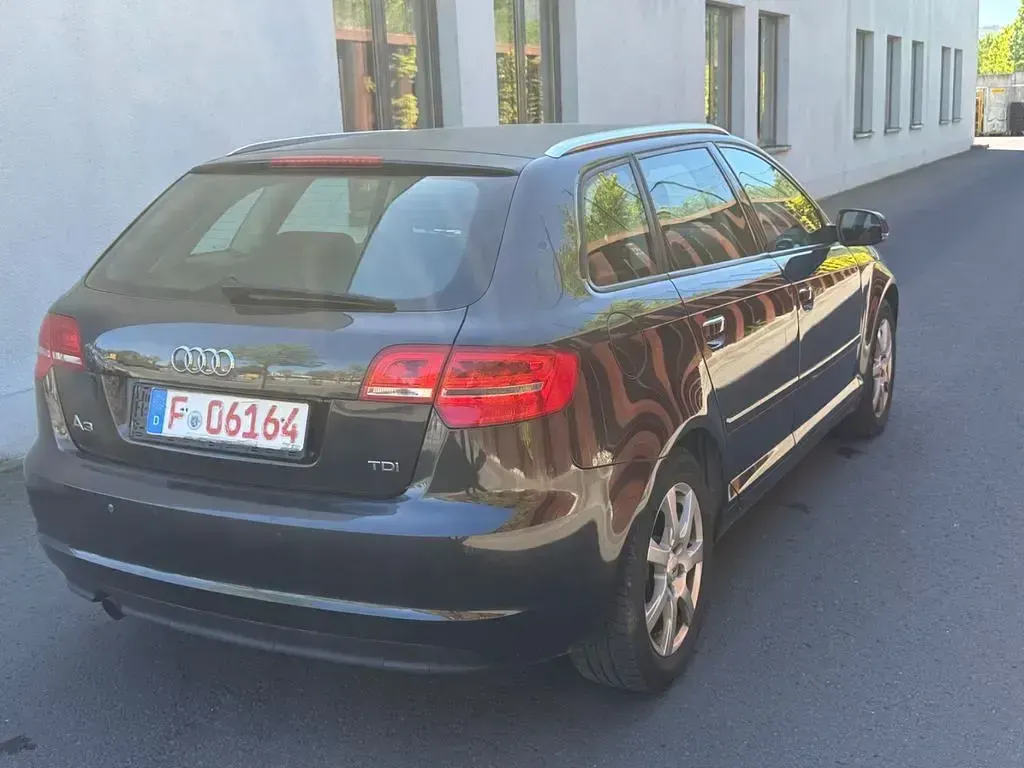 Second-hand Audi A3 Attraction 140 CP (102 kW) 2012 Negru Hatchback