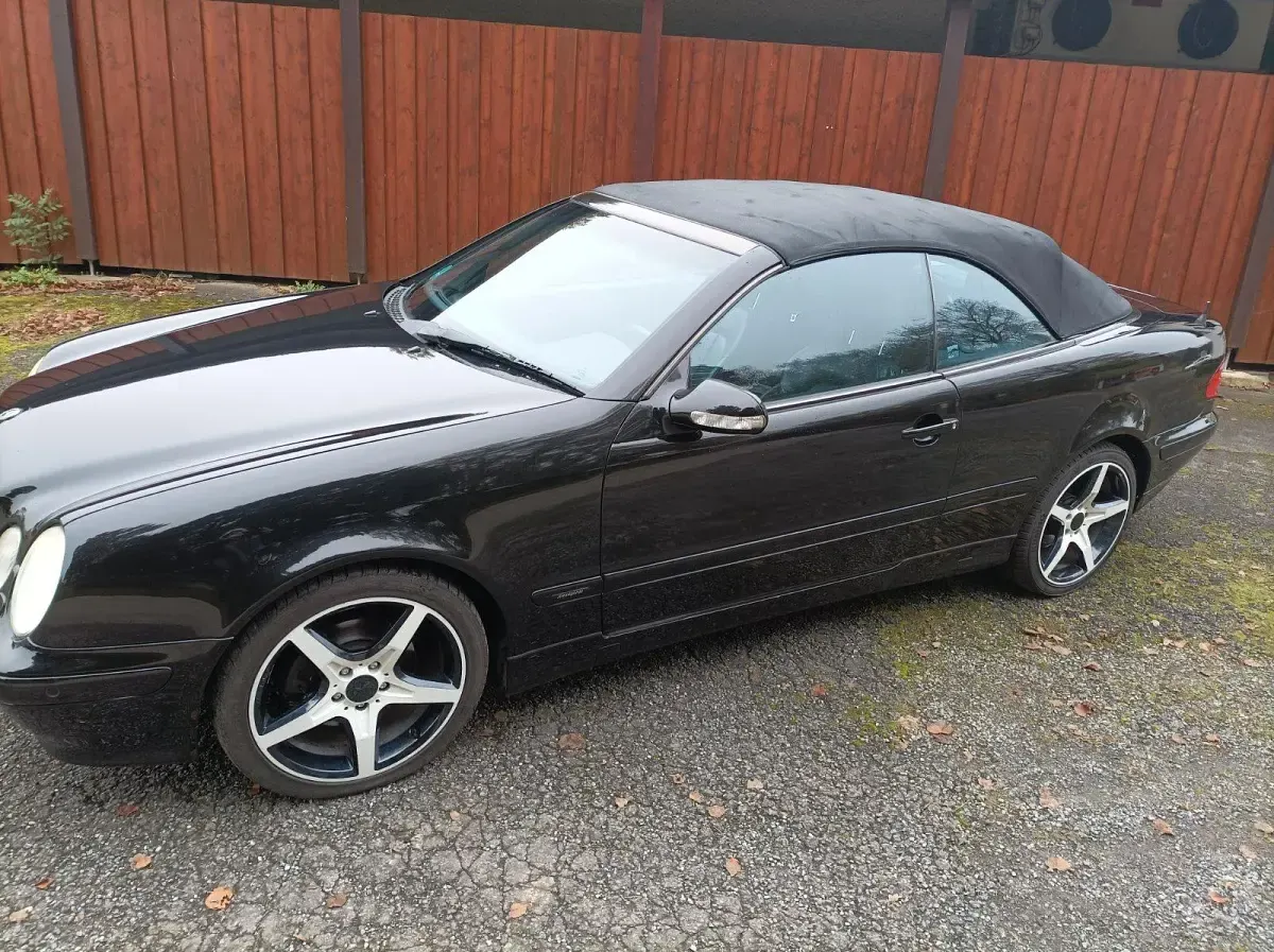 Gebraucht Mercedes CLK320 218 PS (160 kW) 2001 Schwarz Cabrio