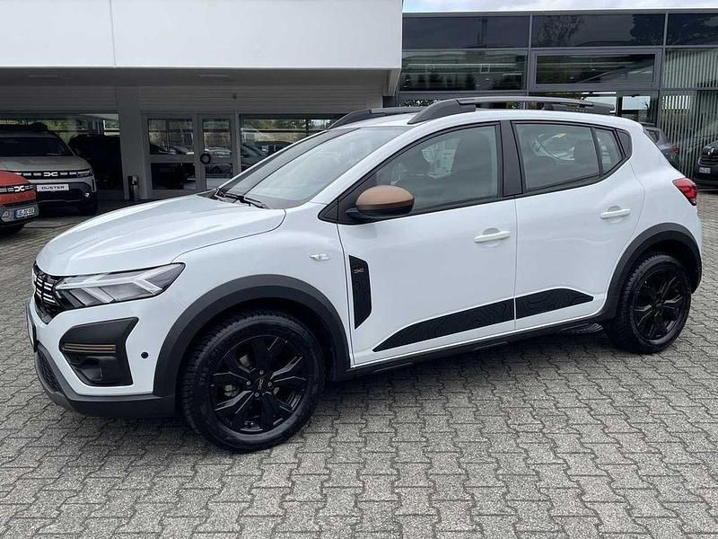 Weiß Gebraucht 2024 Dacia Sandero Extreme Kleinwagen | 19.450 € (Etwas zu teuer) - Bild 1/3