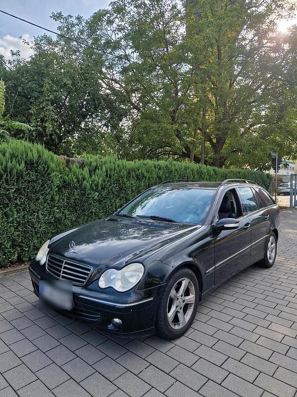 Schwarz Gebraucht 2005 Mercedes C220 Avantgarde Kombi | 2.450 € (Fairer Preis) - Bild 1/4