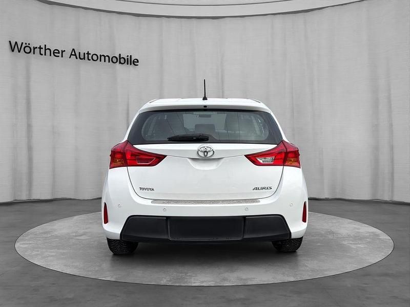 Gebraucht Toyota Auris 99 PS (72 kW) 2015 Weiß Limousine