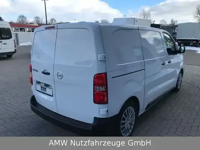 Second-hand Opel Vivaro Edition 2021 Alb Monovolum