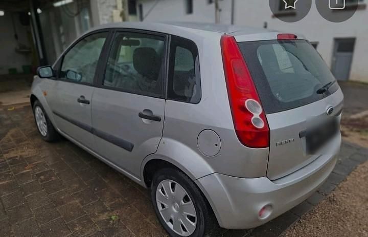 Gebraucht Ford Fiesta 70 PS (51 kW) 2010 Silber Kleinwagen