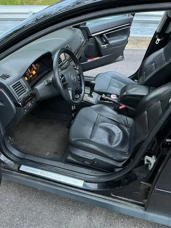 Gebraucht Opel Signum Elegance 211 PS (155 kW) 2003 Schwarz Kleinwagen