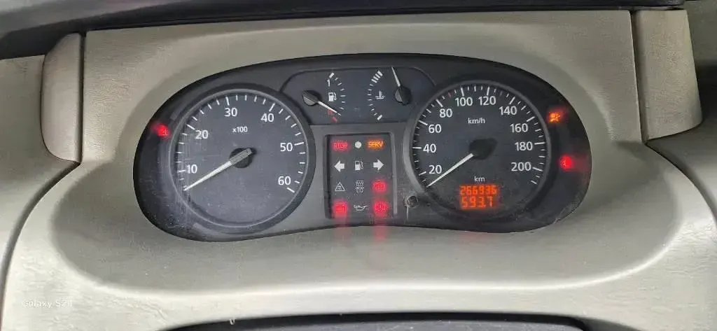 Gebraucht Renault Trafic 135 PS (99 kW) 2002 Weiß Van / Kleinbus
