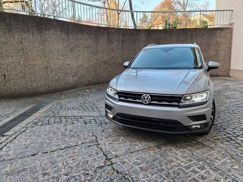 Silber Gebraucht 2019 VW Tiguan Join SUV | 21.000 € (Guter Preis) - Bild 1/4