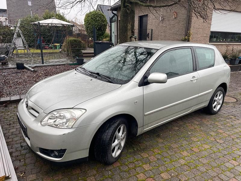 Gebraucht Toyota Corolla 90 PS (66 kW) 2005 Silber Kleinwagen