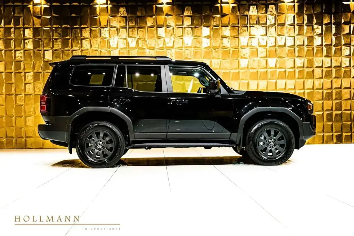 Neu Toyota Land Cruiser Executive 204 PS (150 kW) 2026 Deep black metallic SUV