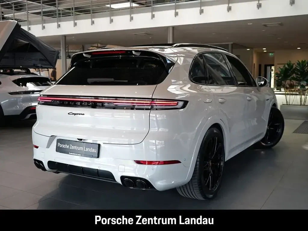 Gebraucht Porsche Cayenne E-Hybrid Black Edition 470 PS (345 kW) 2026 Weiß SUV