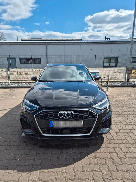Schwarz Gebraucht 2021 Audi A3 Sportback e-tron S-Line Limousine | 23.400 € (Fairer Preis) - Bild 1/4