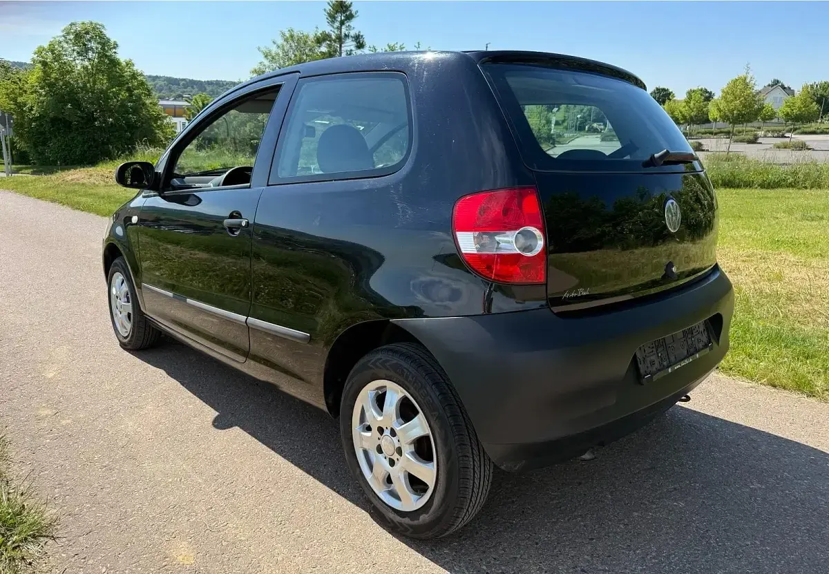 Gebraucht VW Fox 55 PS (40 kW) 2006 Schwarz Kleinwagen