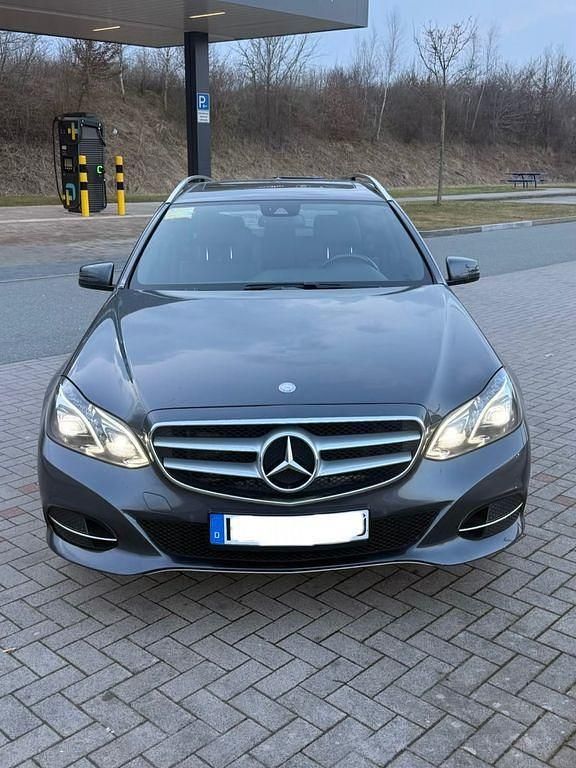 Gebraucht Mercedes E200 Avantgarde 136 PS (100 kW) 2016 Grau Kombi