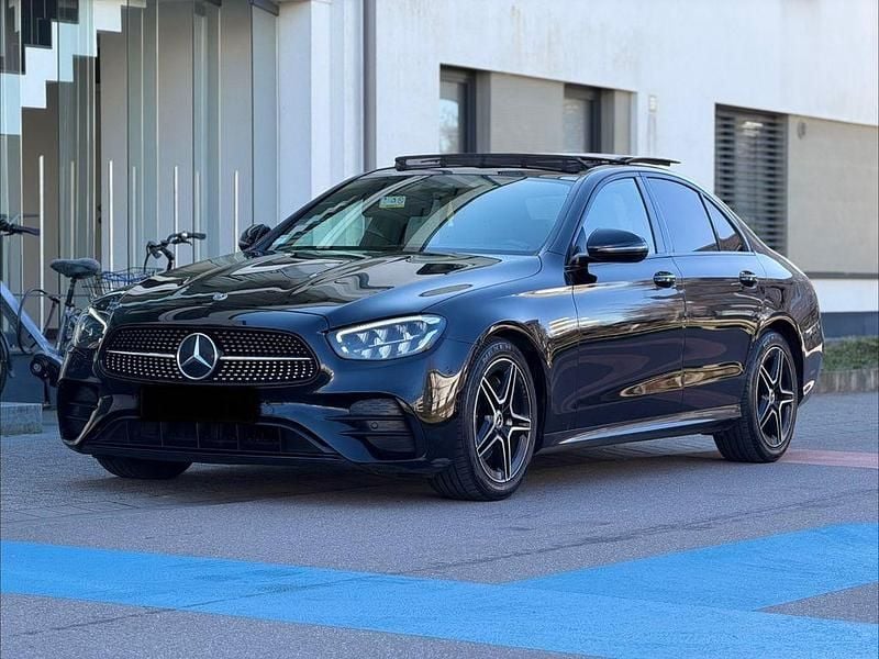 Gebraucht Mercedes E220 AMG 194 PS (142 kW) 2021 Schwarz Limousine