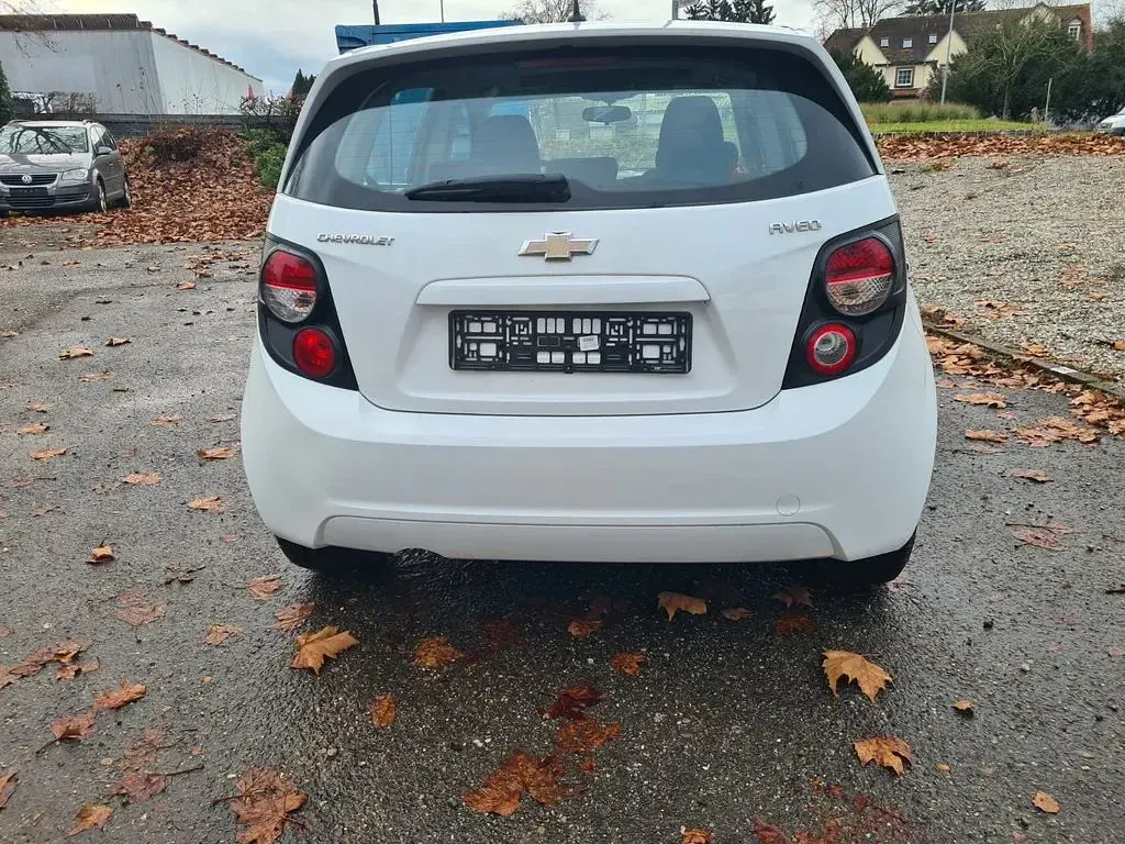 Używany Chevrolet Aveo LT 101 KM (74 kW) 2012 Biały Sedan/Limuzyna