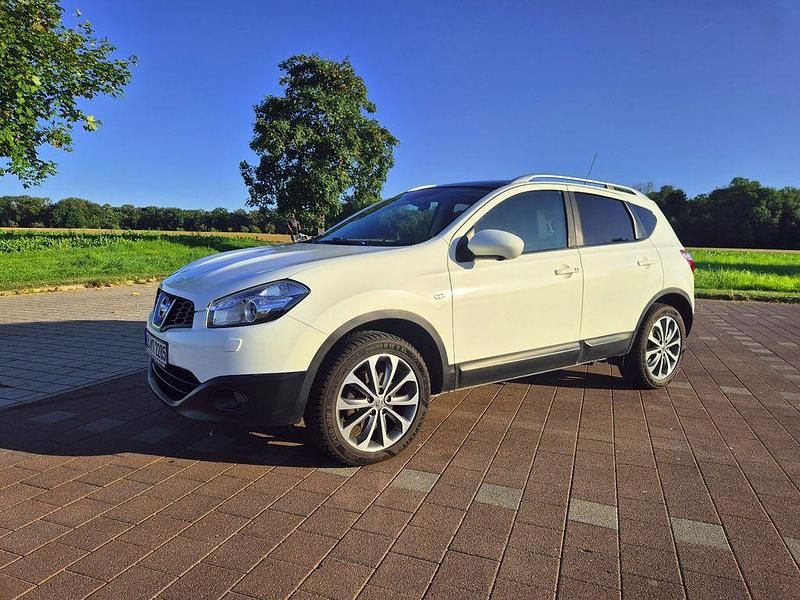 Weiß Gebraucht 2012 Nissan Qashqai Tekna SUV | 7.400 € (Fairer Preis) - Bild 1/4