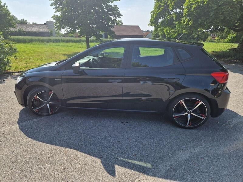 Schwarz Gebraucht 2017 Seat Ibiza Reference Kleinwagen | 9.100 € (Etwas zu teuer) - Bild 1/4