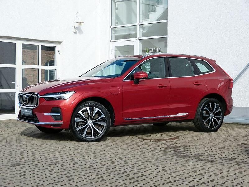 Gebraucht Volvo XC60 Plus 253 PS (186 kW) 2022 Fusion red SUV