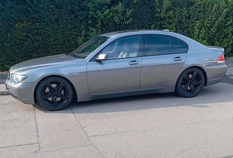 Grau Gebraucht 2003 BMW 745 Limousine | 4.999 € (Fairer Preis) - Bild 1/4