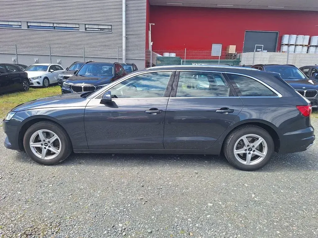 Gebraucht Audi A4 Basis 136 PS (100 kW) 2021 Grau Kombi