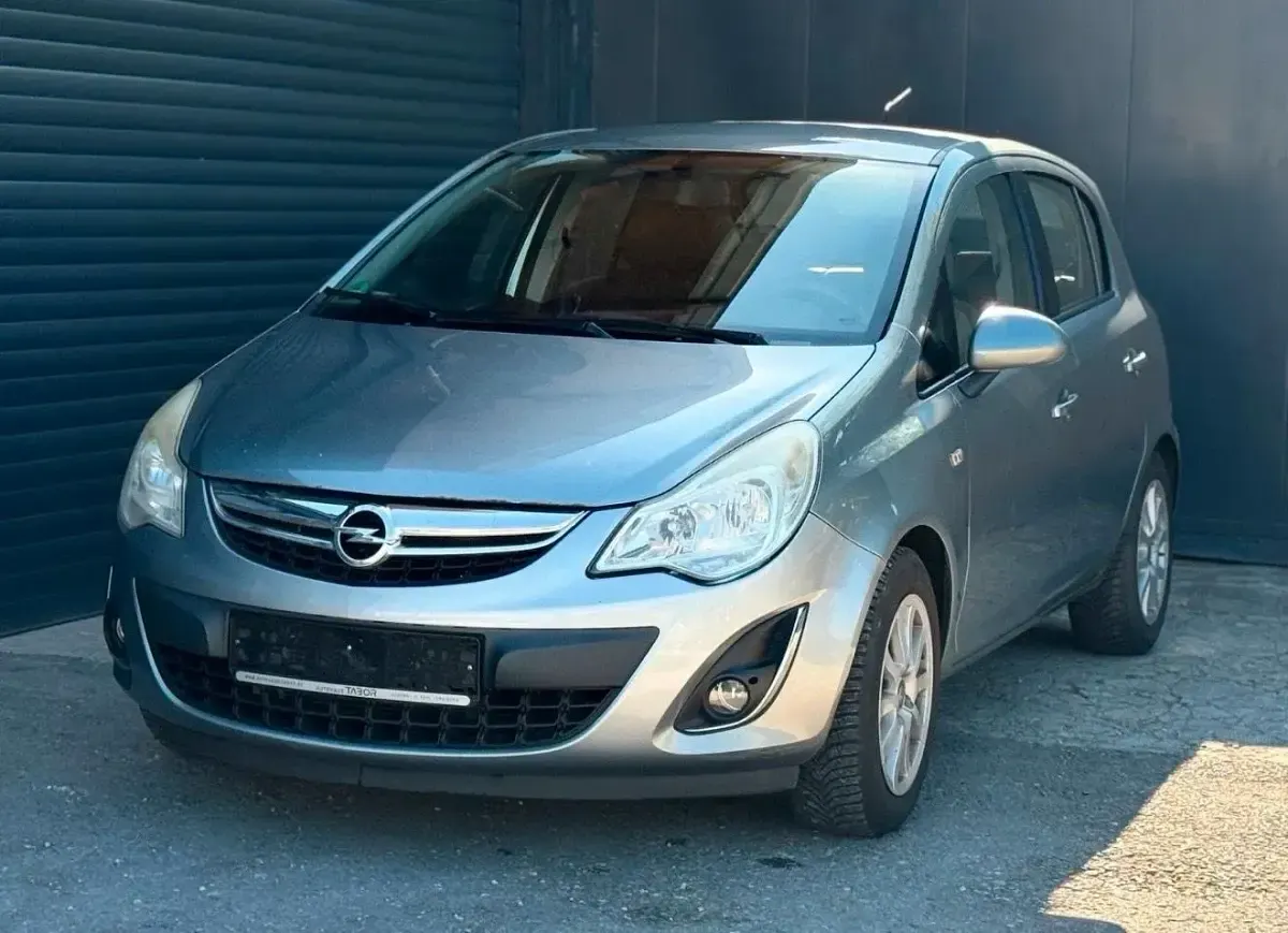 Usado Opel Corsa 80 HP (58 kW) 2012 Verde Citadino