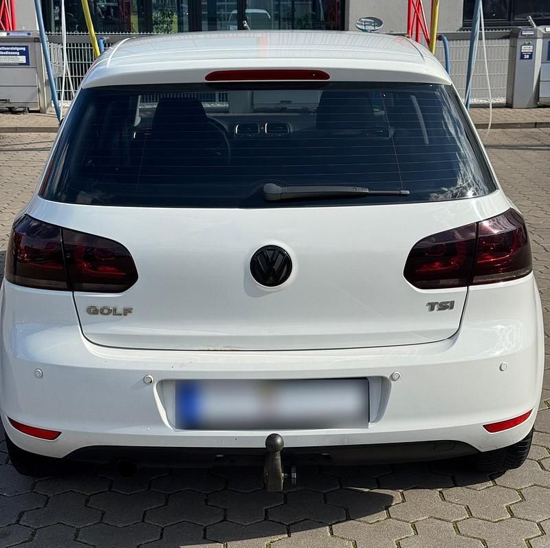 Gebraucht VW Golf VI 105 PS (77 kW) 2010 Weiß Kleinwagen