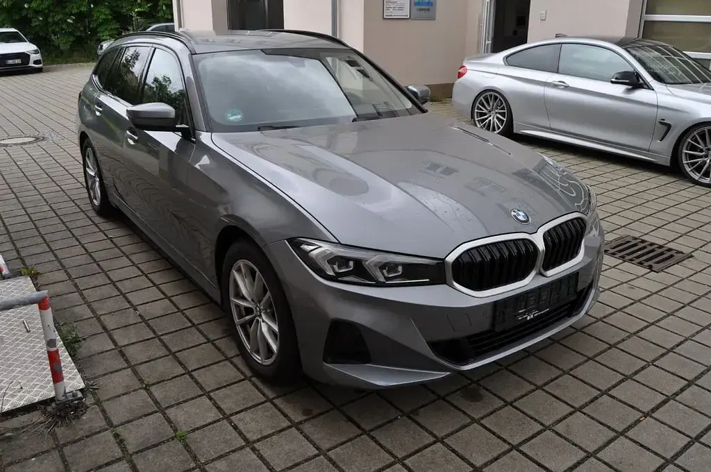 Używany BMW 318 156 KM (114 kW) 2024 Szary Kombi