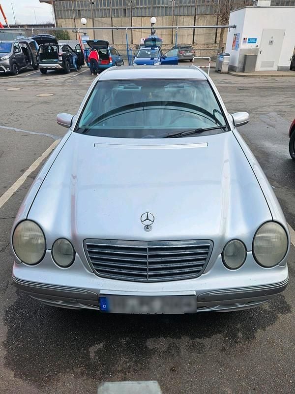 Gebraucht Mercedes E220 150 PS (110 kW) 2000 Silber Limousine