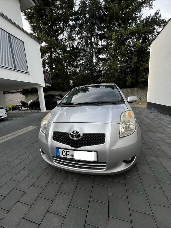Silber Gebraucht 2007 Toyota Yaris Cool Kleinwagen | 3.250 € (Fairer Preis) - Bild 1/4