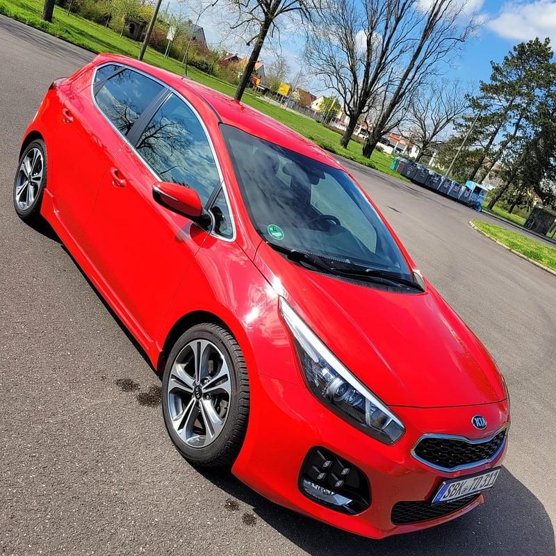 Rot Gebraucht 2015 Kia Ceed GT GT-Line Limousine | 8.300 € (Fairer Preis) - Bild 1/4