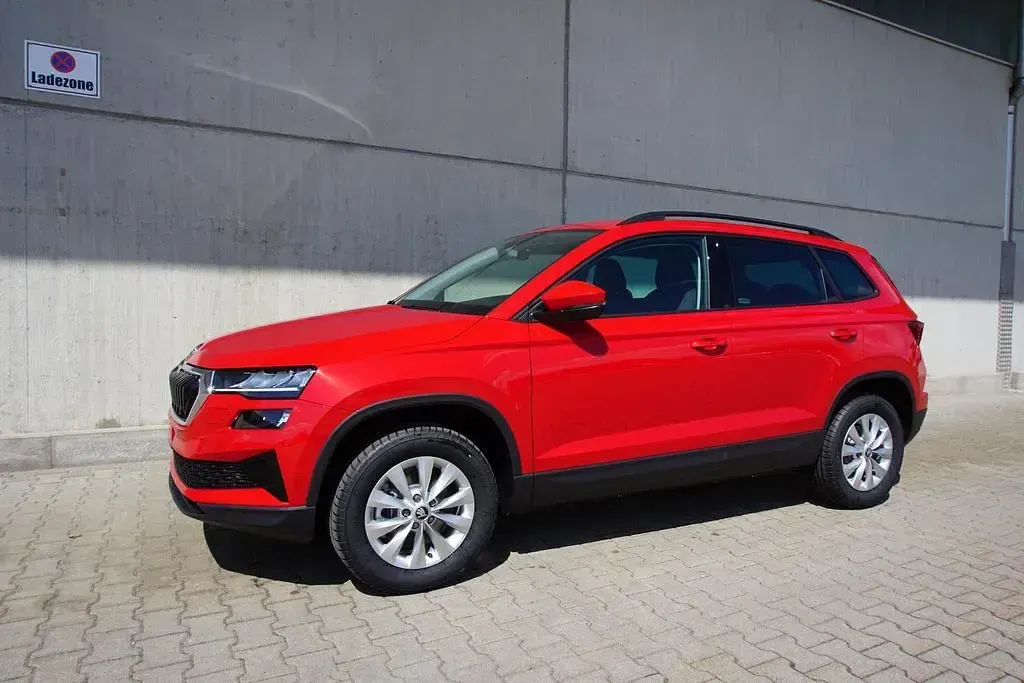 Neu Skoda Karoq 150 PS (110 kW) 2026 Velvetrot metallic SUV